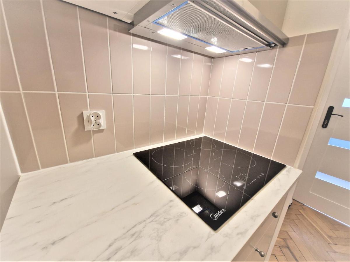 J&W Apartments Swietojanska Rooms Warszawa Eksteriør bilde