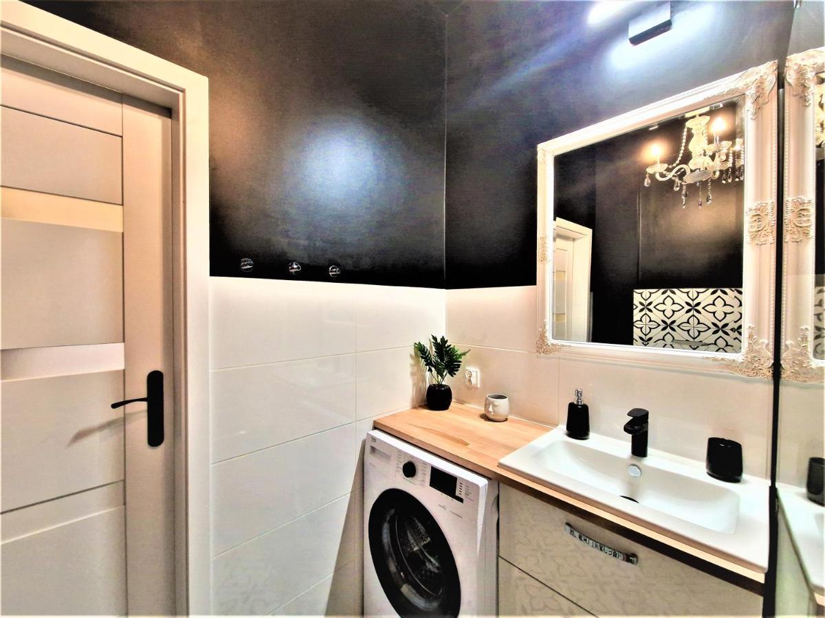 J&W Apartments Swietojanska Rooms Warszawa Eksteriør bilde